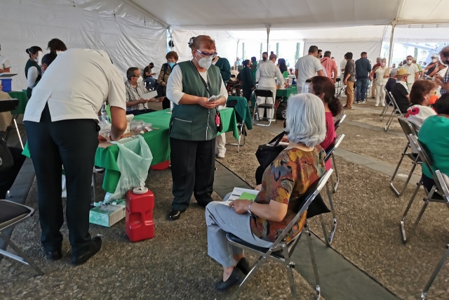 Пункт вакцинации против коронавируса в Мексике