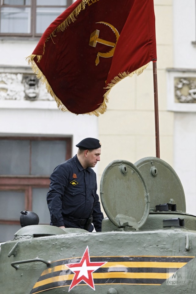 Танк Т-34 генеральной репетицией парада в Санкт-Петербурге 