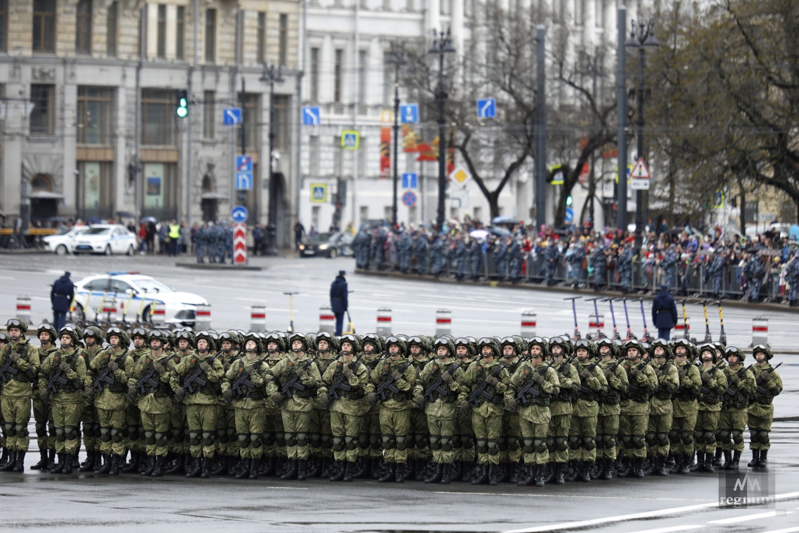 Военнослужащие на генеральной репетиции парада в Санкт-Петербурге 