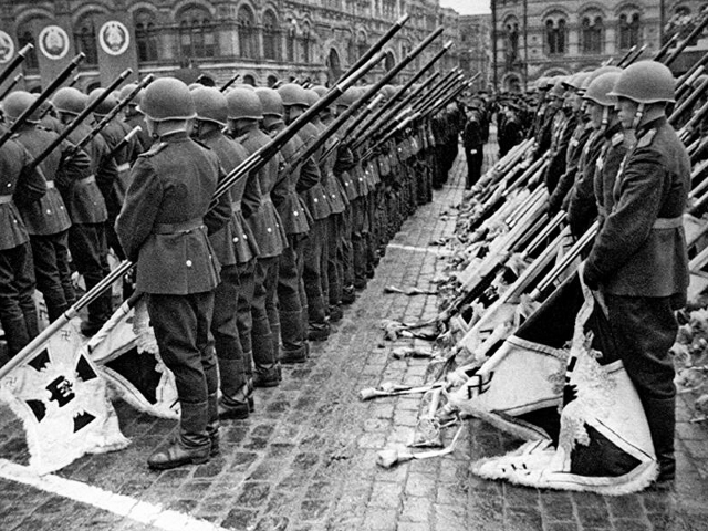 Парад войск Красной армии на Красной площади Москвы 24 июня 1945 года