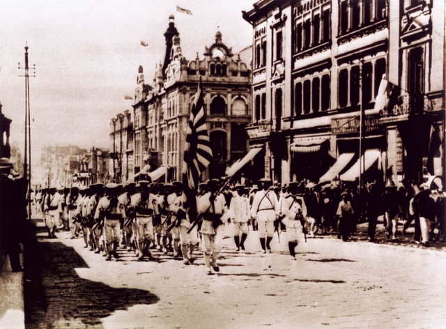 Японские войска на улицах Владивостока. 1918