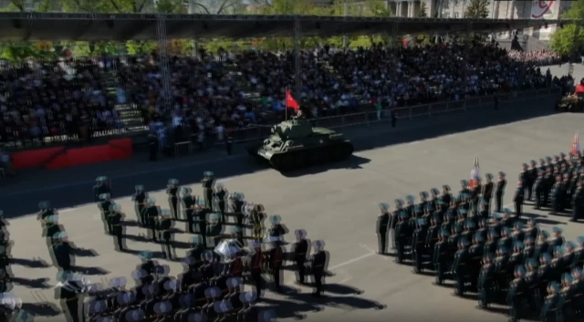 Танк Т-34 на площади Оренбурга