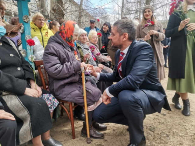 Губернатор Забайкальского края Александр Осипов принял участие в акции «Парад у дома ветерана»