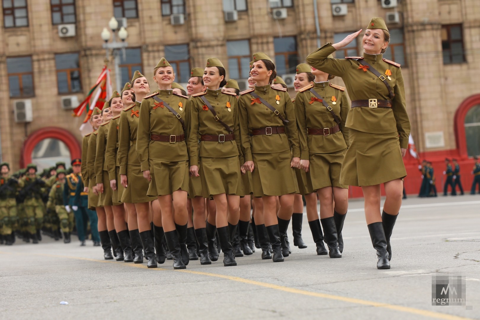 Парад Победы на площади Павших Борцов в Волгограде