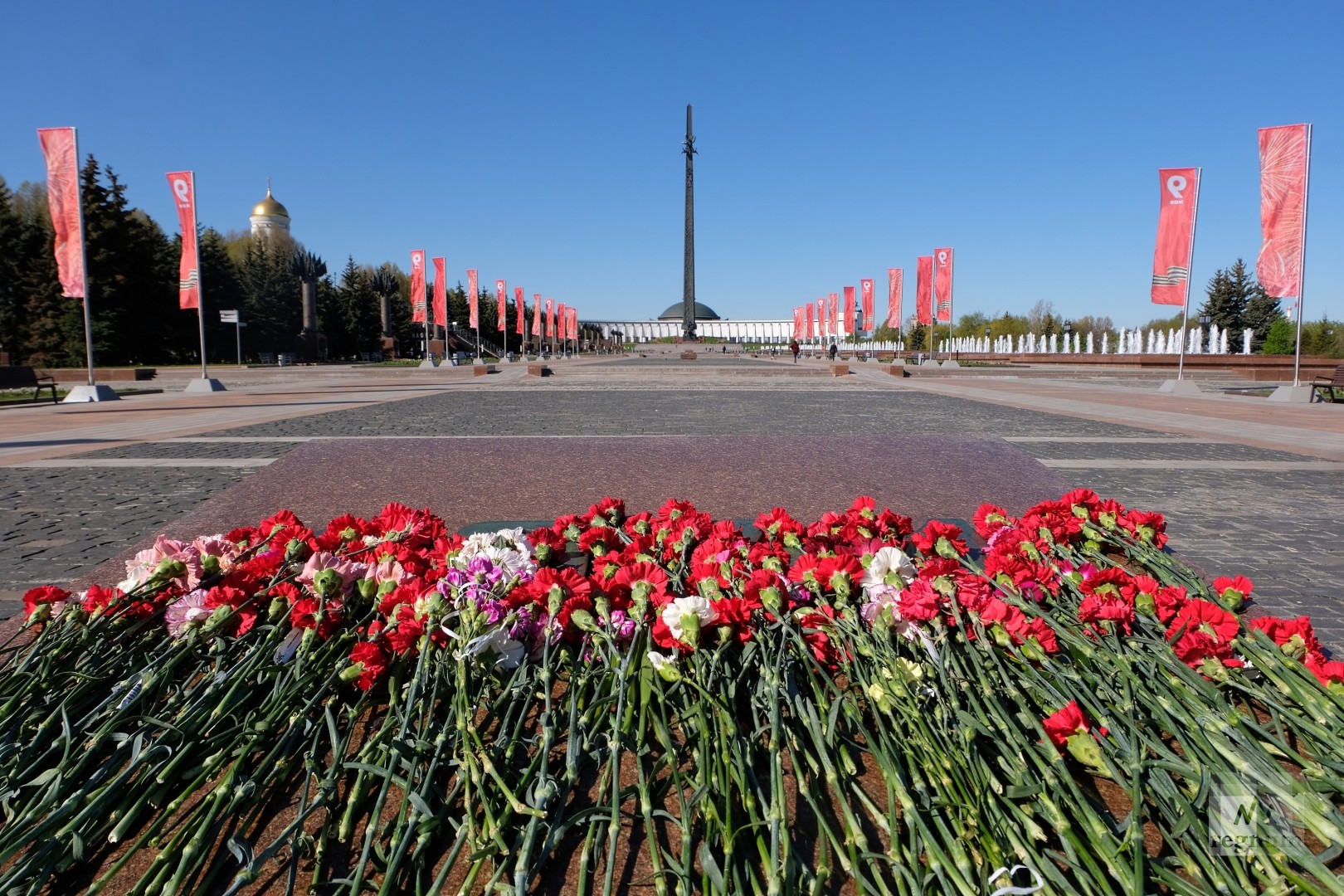 Поклонная гора фото. Поклонной горе в Москве. Поклонная гора аллеи. Поклонная гора в Москве 9 мая. Аллея славы на Поклонной горе в Москве.