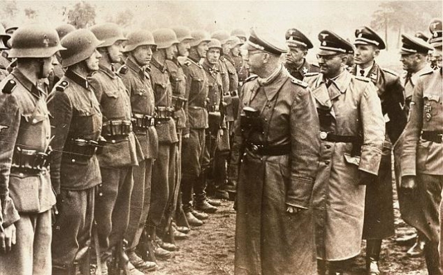 Рейхсфюрер Гиммлер инспектирует украинскую дивизию СС «Галичина»