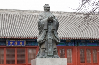 Статуя Конфуция в Императорской Академии. Пекин