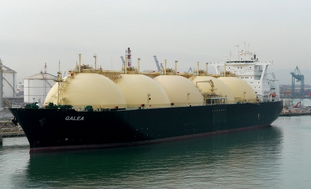 Газовоз GALEA в европейском порту 