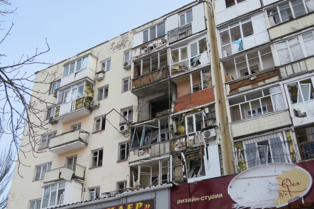 Разрушения в Донецке после обстрела ВСУ 