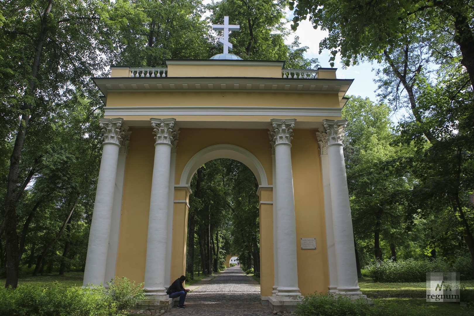 Святые ворота Архангельское