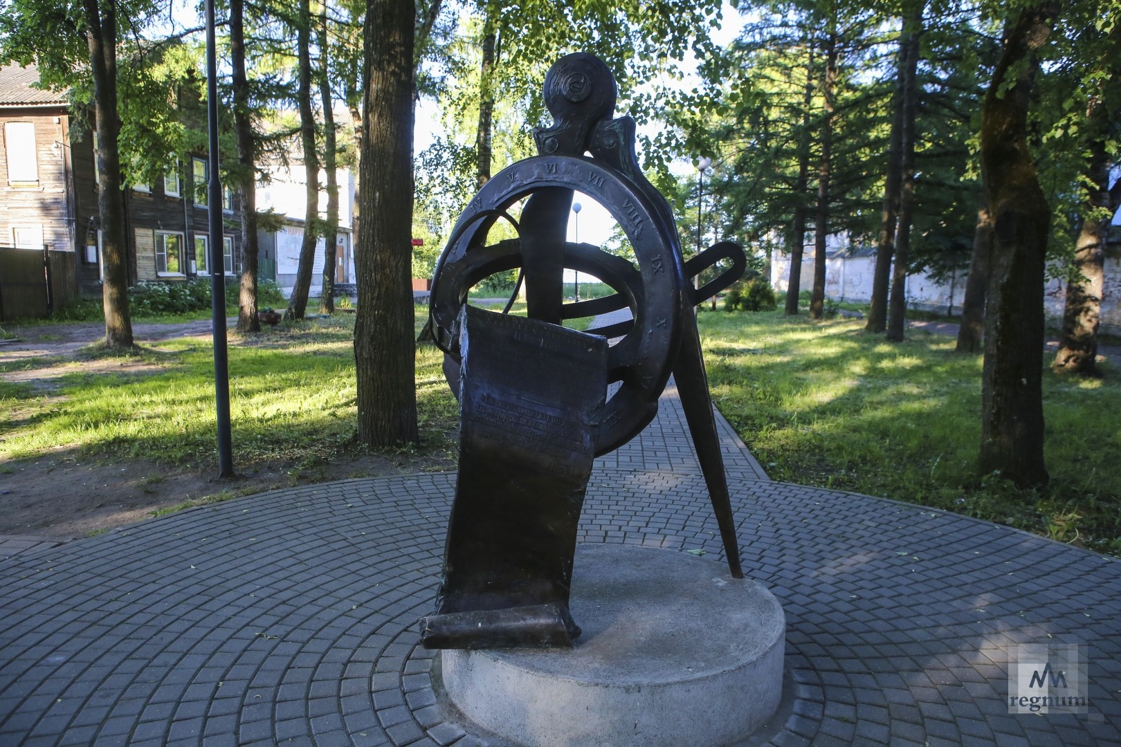 Памятник Магницкому в Осташкове