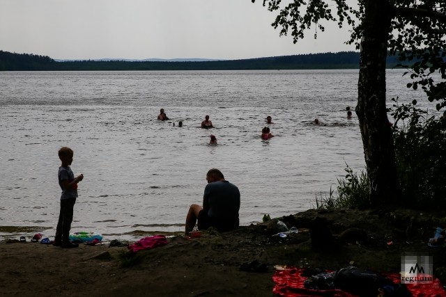 Отдыхающие на Чусовском озере