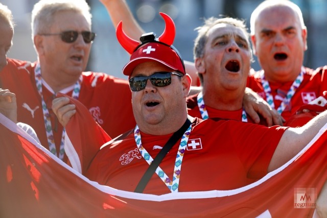 Фанаты сборной Швейцарии перед матчем против сборной Испании 