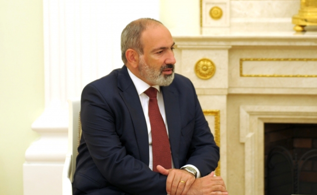 Исполняющий обязанности премьер-министра Армении Никол Пашинян на встрече с президентом России Владимиром Путиным