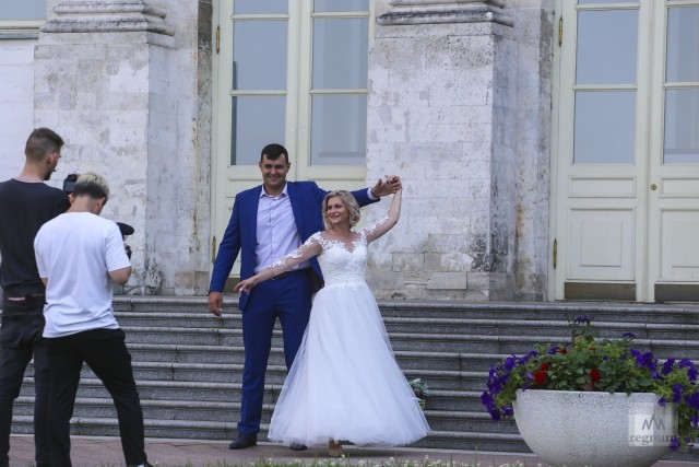 Фотоссесия жениха и невесты. День семьи, любви и верности в Москве