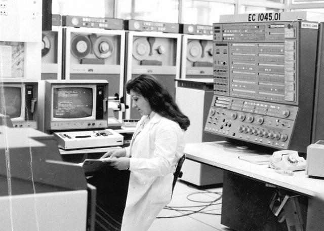 Сотрудники Главного вычислительного центра Госплана СССР за работой. 1980-е 