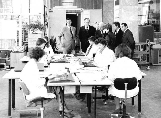 В рабочих помещениях Главного вычислительного центра Госплана СССР. 1980-е