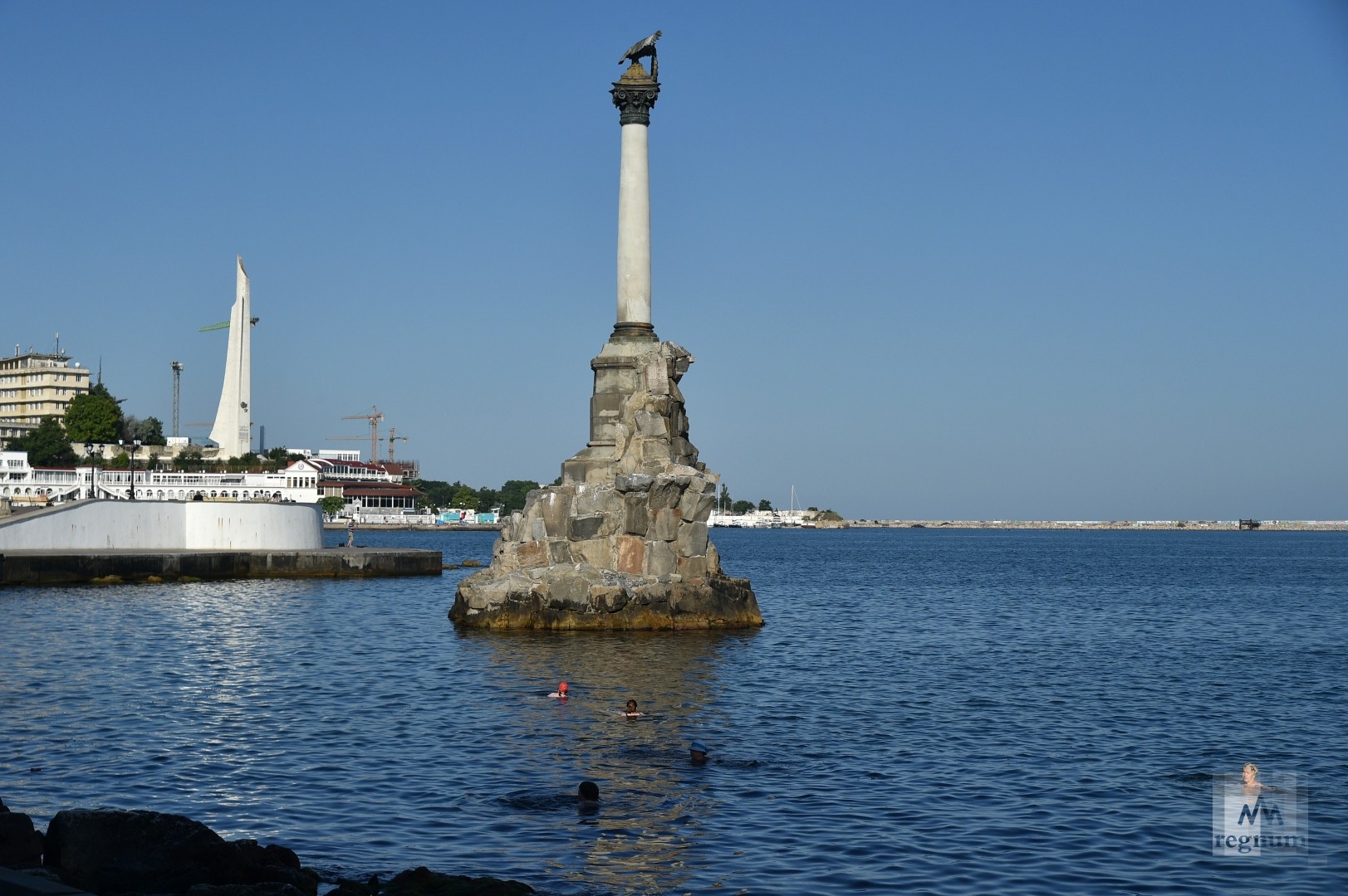 Севастополь памятник затопленным кораблям Триколор