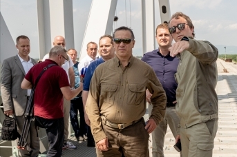 Полпред президента РФ в ДФО Юрий Трутнев