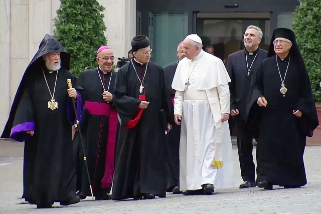Папа Франциск с главами восточных Церквей после экуменического молебена о мире в Ливане. Ватикан