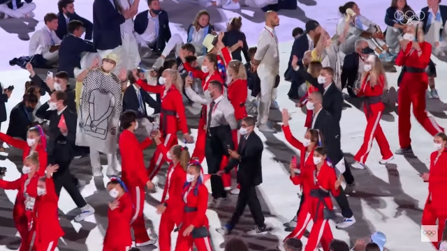 Российские спортсмены на церемонии открытия летних Олимпийских игр в Токио