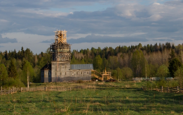 Никольская церковь в деревне Гридинская Вельского района Архангельской области