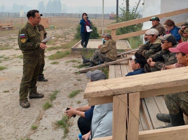 Встреча Айсена Николаева с жителями села Бясь-Кюэль