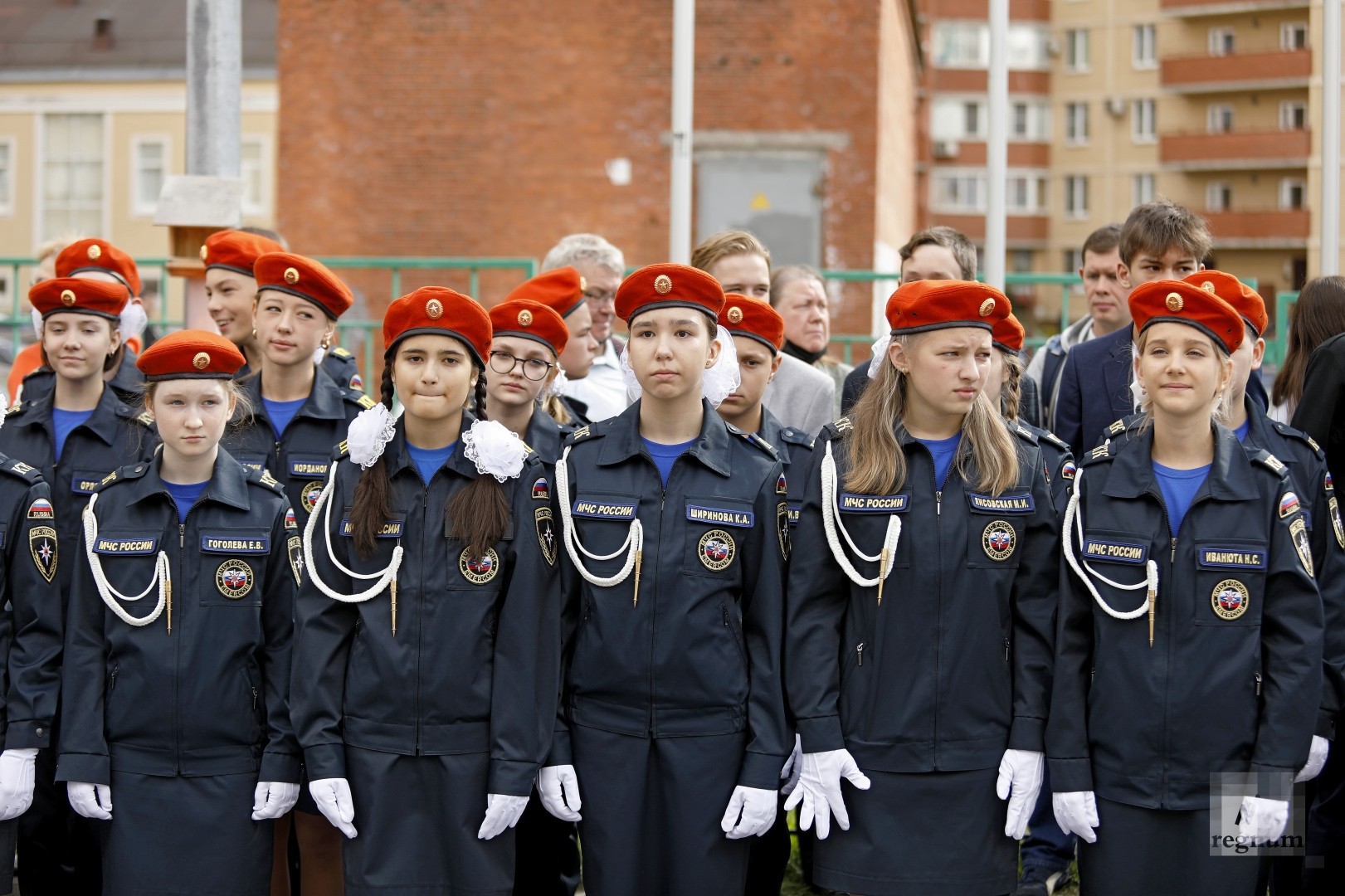 Класс кадетов МЧС перед торжественной линейкой 