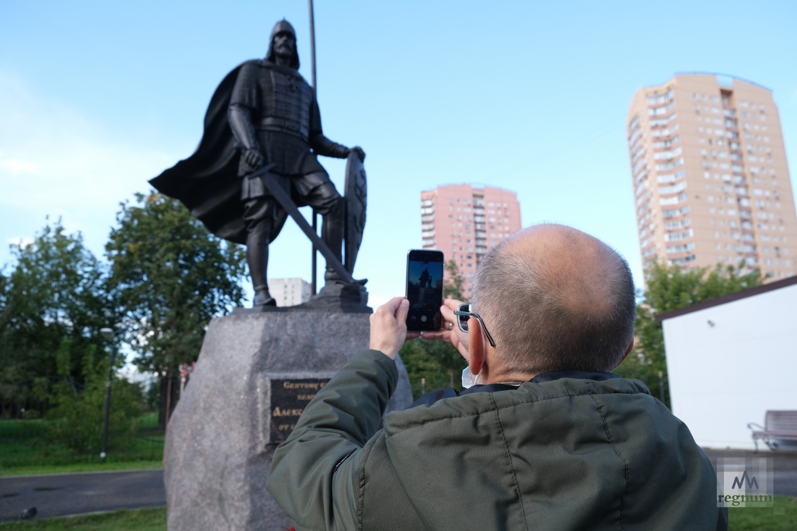 памятник александру невскому в москве