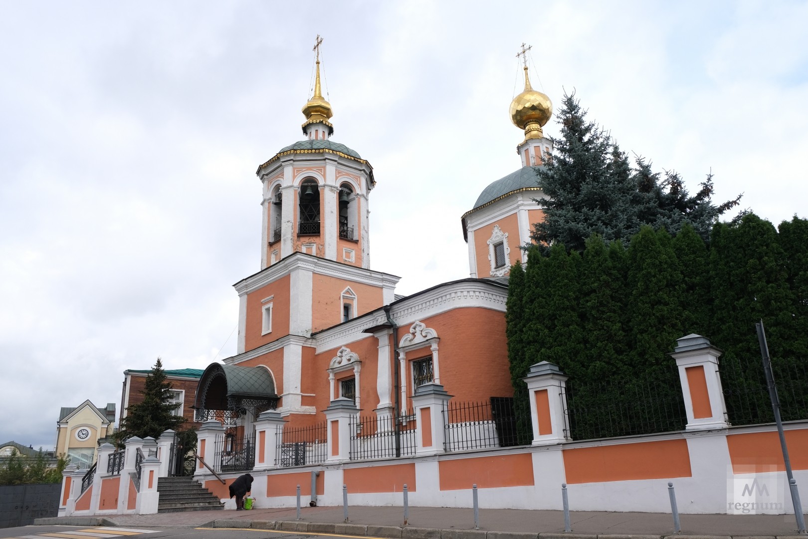 Воскресенское подворье троице сергиевой лавры. Подворье Троице-Сергиевой Лавры в Москве. Подворье Свято-Троицкой Сергиевой Лавры Краснодарский край. Подворье Троице-Сергиевой Лавры в Дивноморском. Бегство Петра в Троице-Сергиеву Лавру.