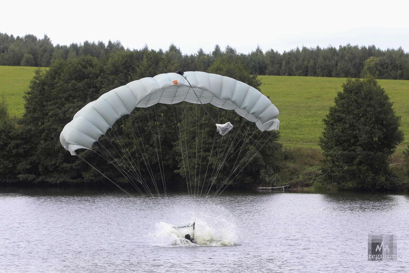 Приводнение водолазов с парашютом. Занятия по парашютной подготовке спецназа «Витязь» Росгвардии