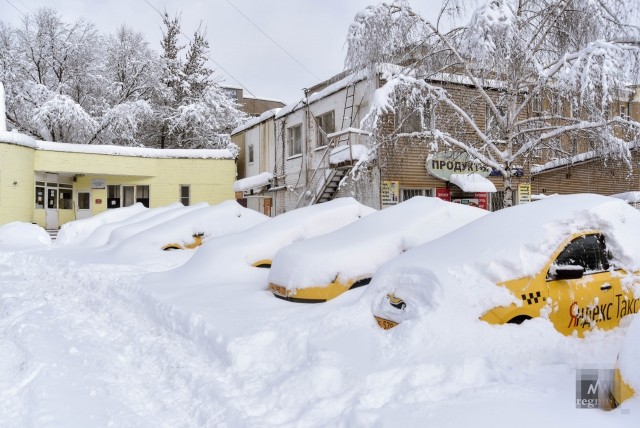 Стоянка «Яндекс.Такси» после снегопада  