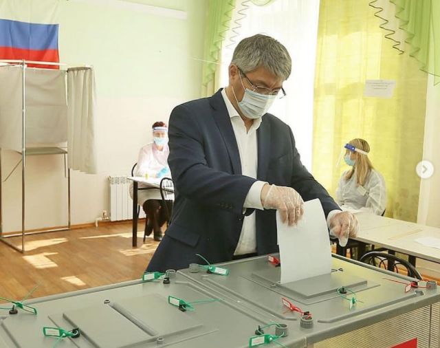 Глава Бурятии проголосовал на выборах в Госдуму