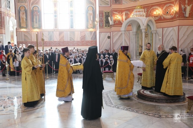 Патриарх Кирилл совершает чин великого освящения храма