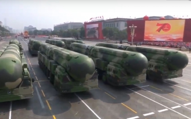 Баллистические ракеты DF-41 на параде в честь  70-летия образования Китайской Народной Республики 