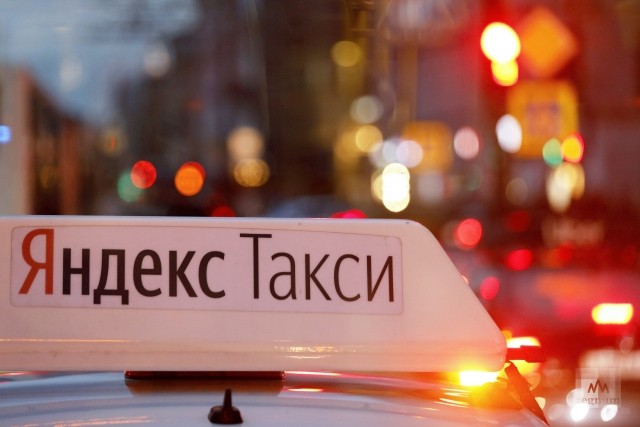 Лайтбокс на крыше автомобиля «Яндекс. Такси»