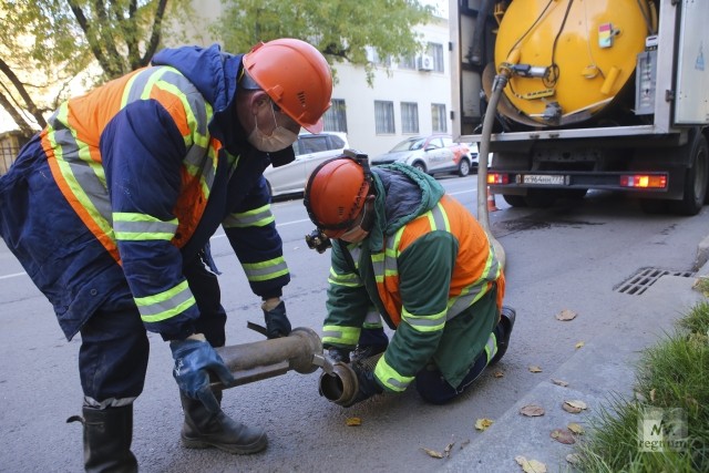 ливневая канализация к2. промывка ливневой канализации. внутри ливневки в город. очистка ливневых канализаций. ремонт ливневой канализации.