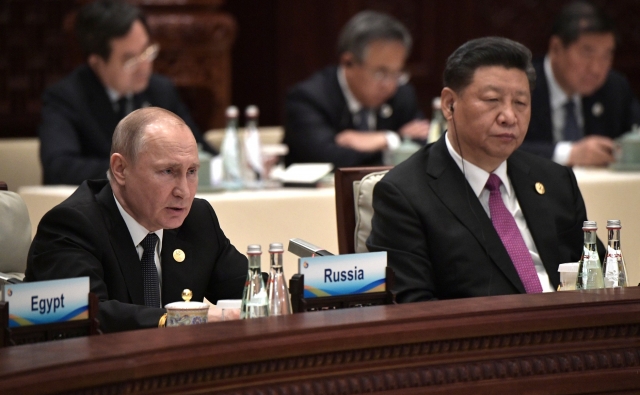 Владимир Путин и Си Цзиньпин на заседании круглого стола Международного форума «Один пояс, один путь». 27 апреля 2019 года, Пекин