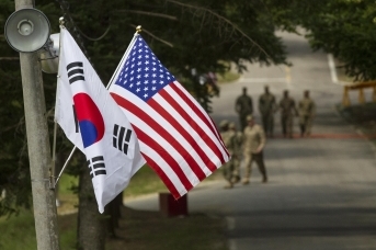 Флаги США и Южной Кореи. U.S. Army