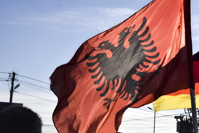 Албанский флаг