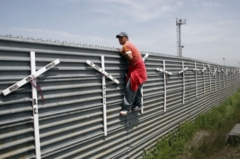 Стена на границе Мексики и США