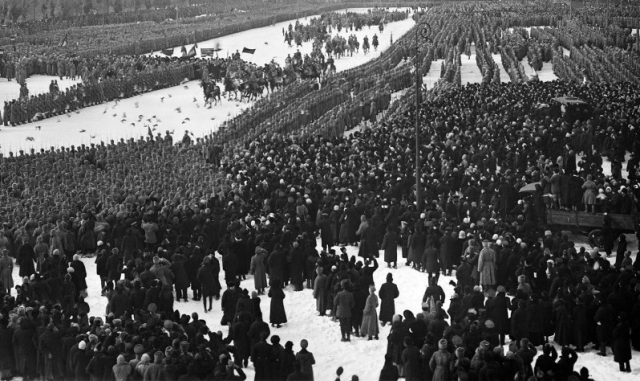 Парад революционных войск на Красной площади