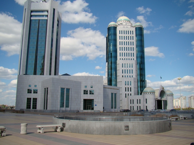 Здание парламента Казахстана 