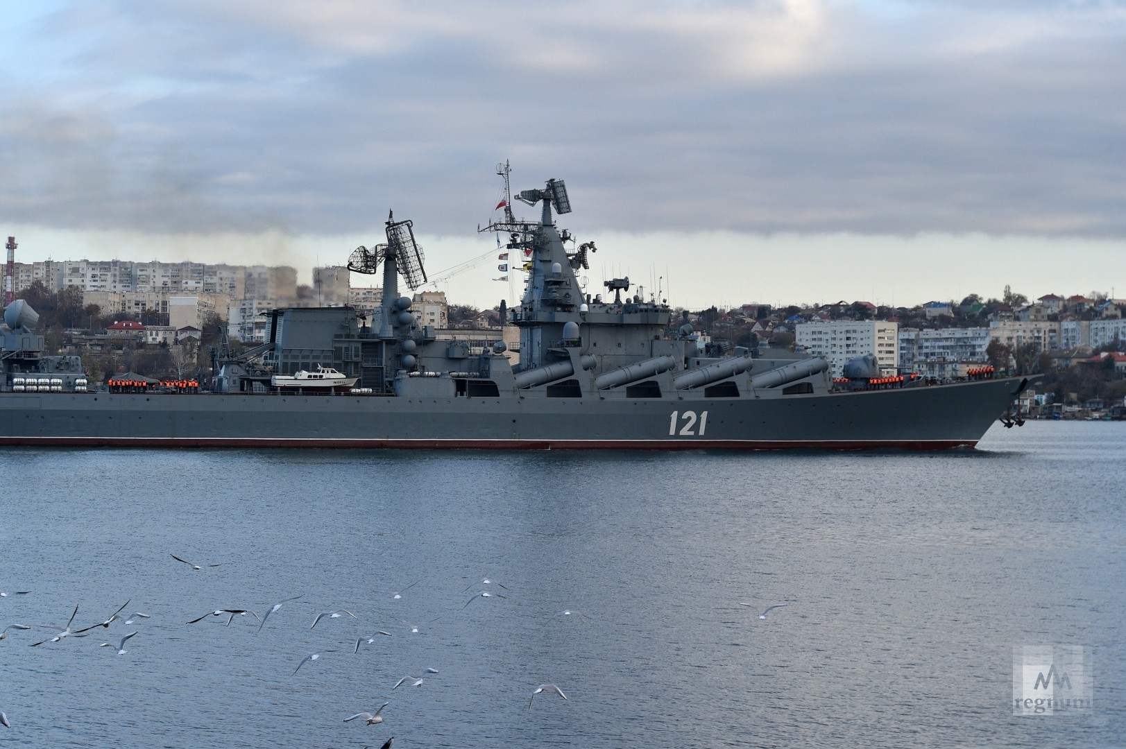 Ракетный крейсер «Москва» вернулся в Севастополь