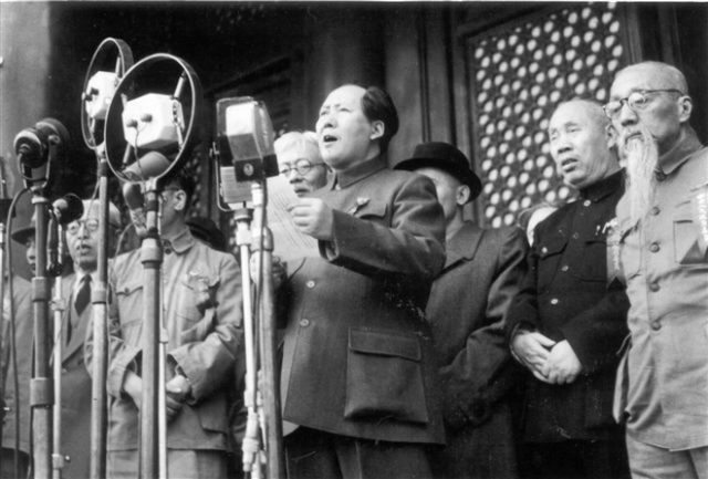 1 октября 1949 года, выступая на площади Тяньаньмэнь, Мао Цзэдун