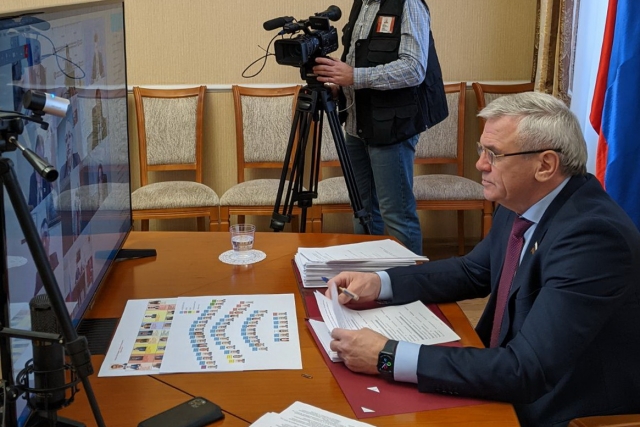 Спикер Нижегородского Заксобрания Евгений Люлин проводит заседание по видеоконференцсвязи