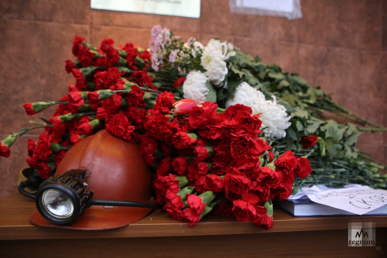 Стихийный мемориал в память о погибших на шахте «Листвяжная»