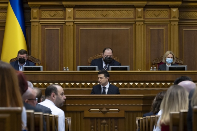 Президент Украины Владимир Зеленский выступает в Верховной раде с ежегодным посланием