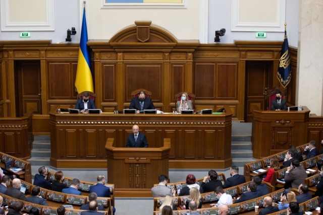 Министр обороны Украины Алексей Резников выступает в Верховной раде