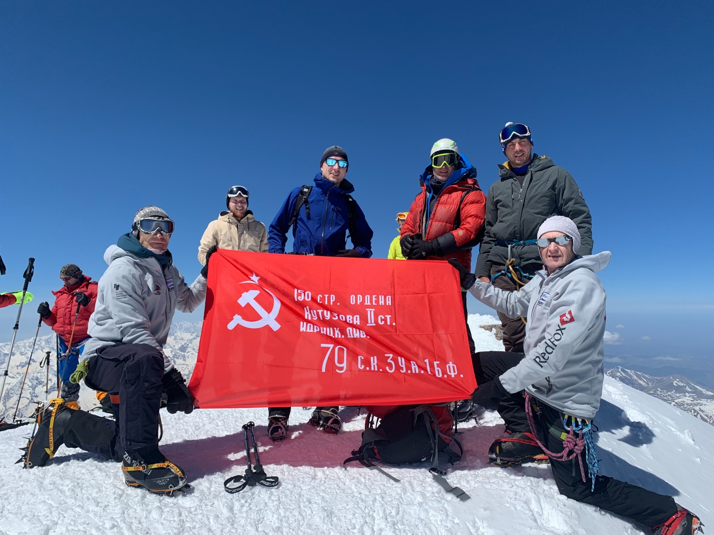 Проверено на себе. Судьи и организаторы фестиваля Red Fox Elbrus Race до старта соревнования совершили «контрольное» восхождение на вершину